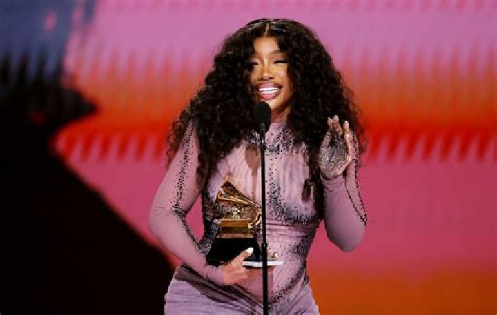 SZA's Dad Cries While Listening to 'Broken Clocks'